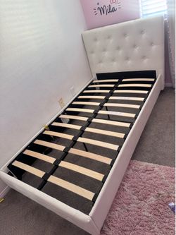 Twin girl bed