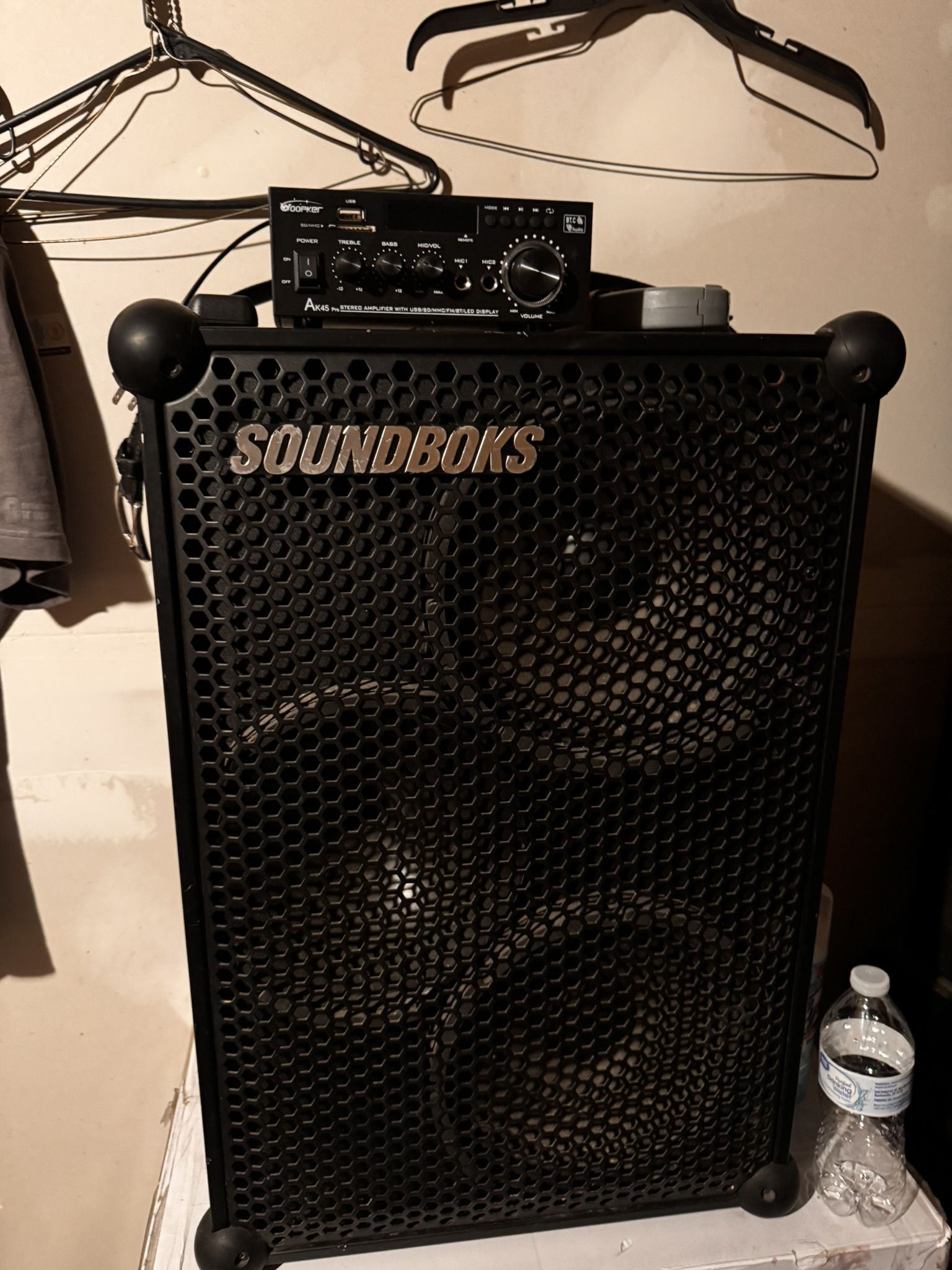 Bluetooth Speaker, Karaoke And Radio Sounds Good And Loud