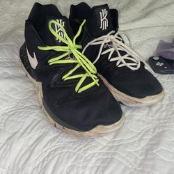 Kyrie 5 Black Magic 2018