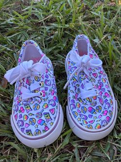 Girls Giggles Size 7 Unicorn and Emoji Canvas Sneakers Preowned in good condition Pet & Smoke Free Home. Check photos for any flaws. Patterned gir