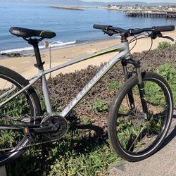 Specialized Pitch. 27 Speed Large Size Lightweight Aluminum Frame With Hydraulic Disc Brakes And 27.5” Wheels 