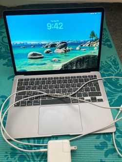 MacBook Air 13” (2022)- flawless- never used