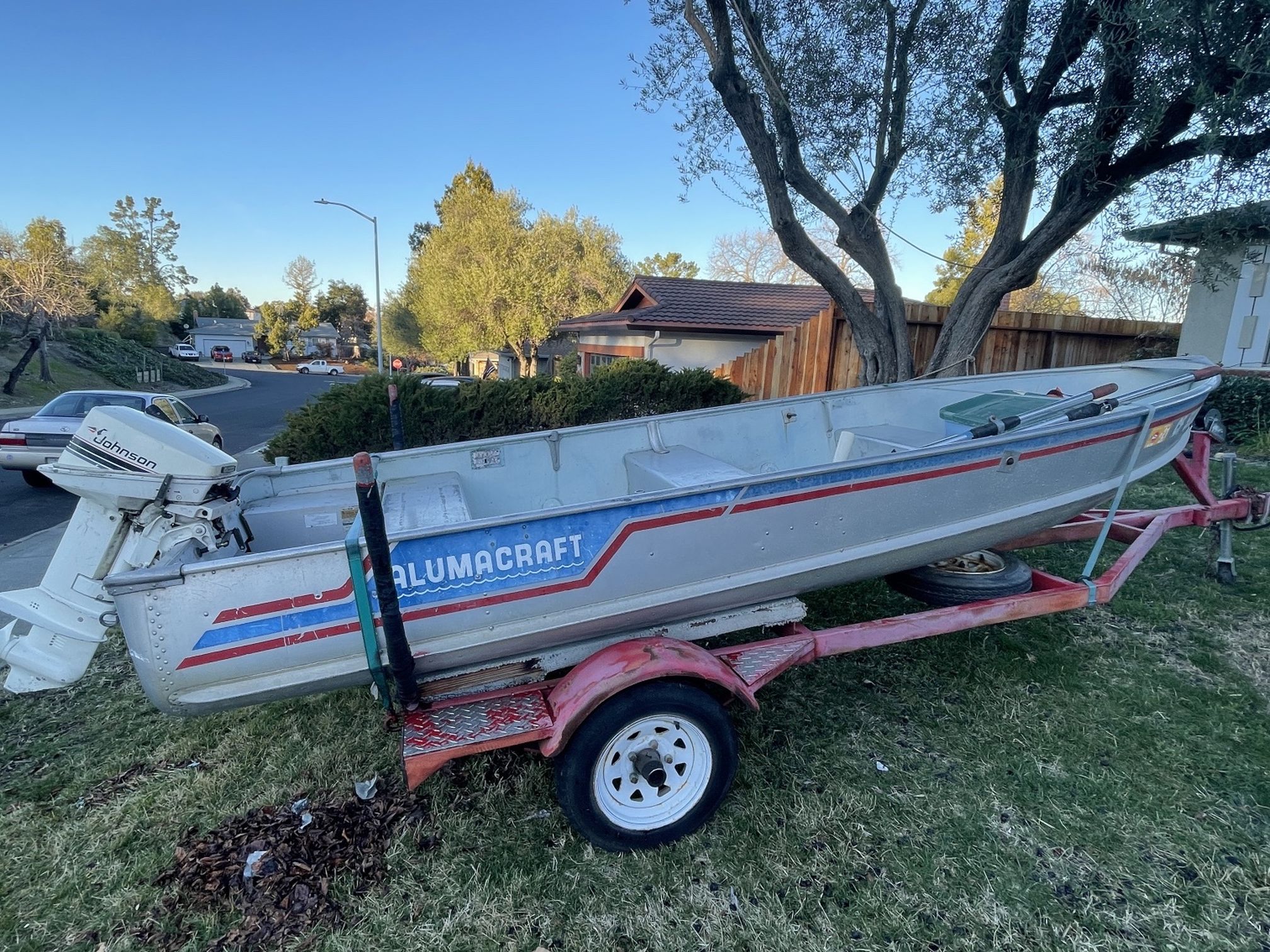14’ Alumacraft Aluminum Boat & Johnson two-stroke