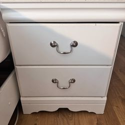 USED WHITE DRESSER (2 DRAWERS)