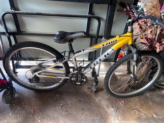 Trek 3700 Mountain Bike
