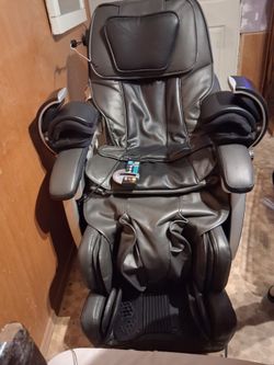 INADA Robo massage chair (hcp-d5a)