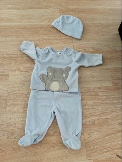 0-3 MONTHS CARTERS ETC Bag of assorted clothes