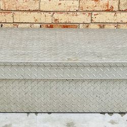 Daws Manufacturing Co. Diamond Tread Aluminum Truck Tool Box