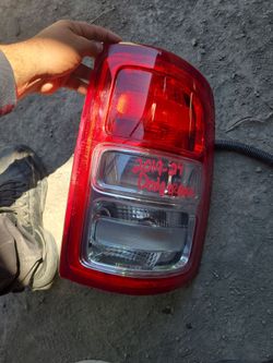 2019/2020/2021/2022/2023/2024 Dodge Ram Right Rear Headlight