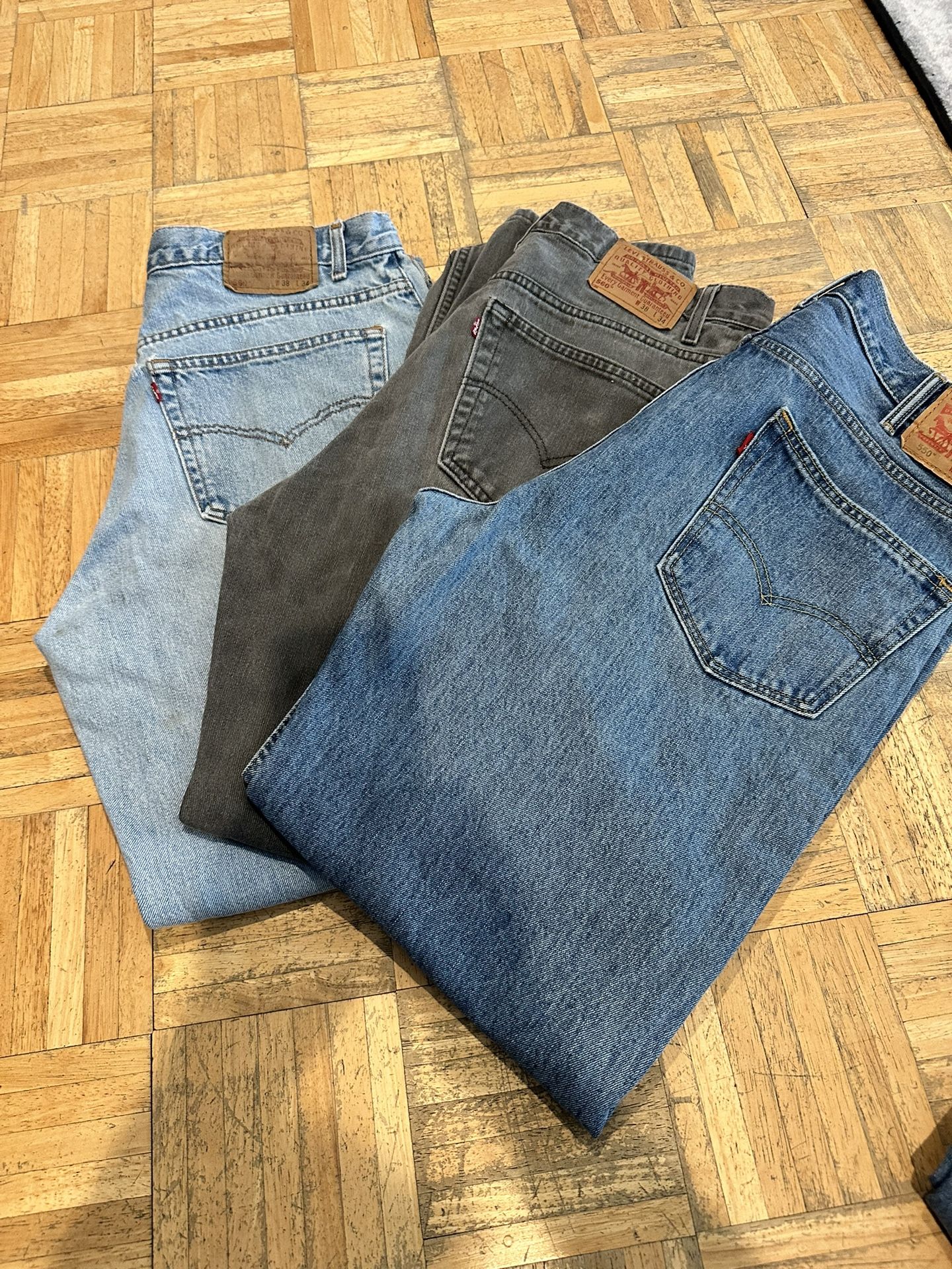 3 Men’s Levi’s Jeans And 1 Hilfiger Brand Denim 