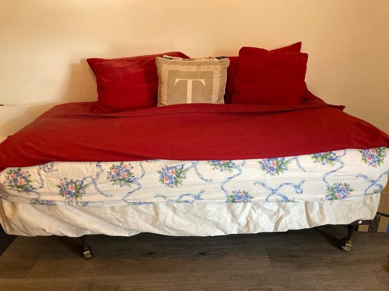 Twin Size Bed Complete!!! LIKE NEW