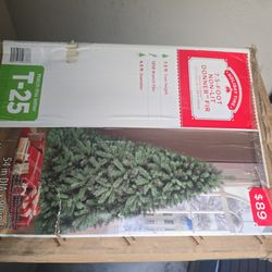 Cristimas Artificial Tree 7.5ft