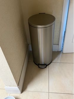 Trash can