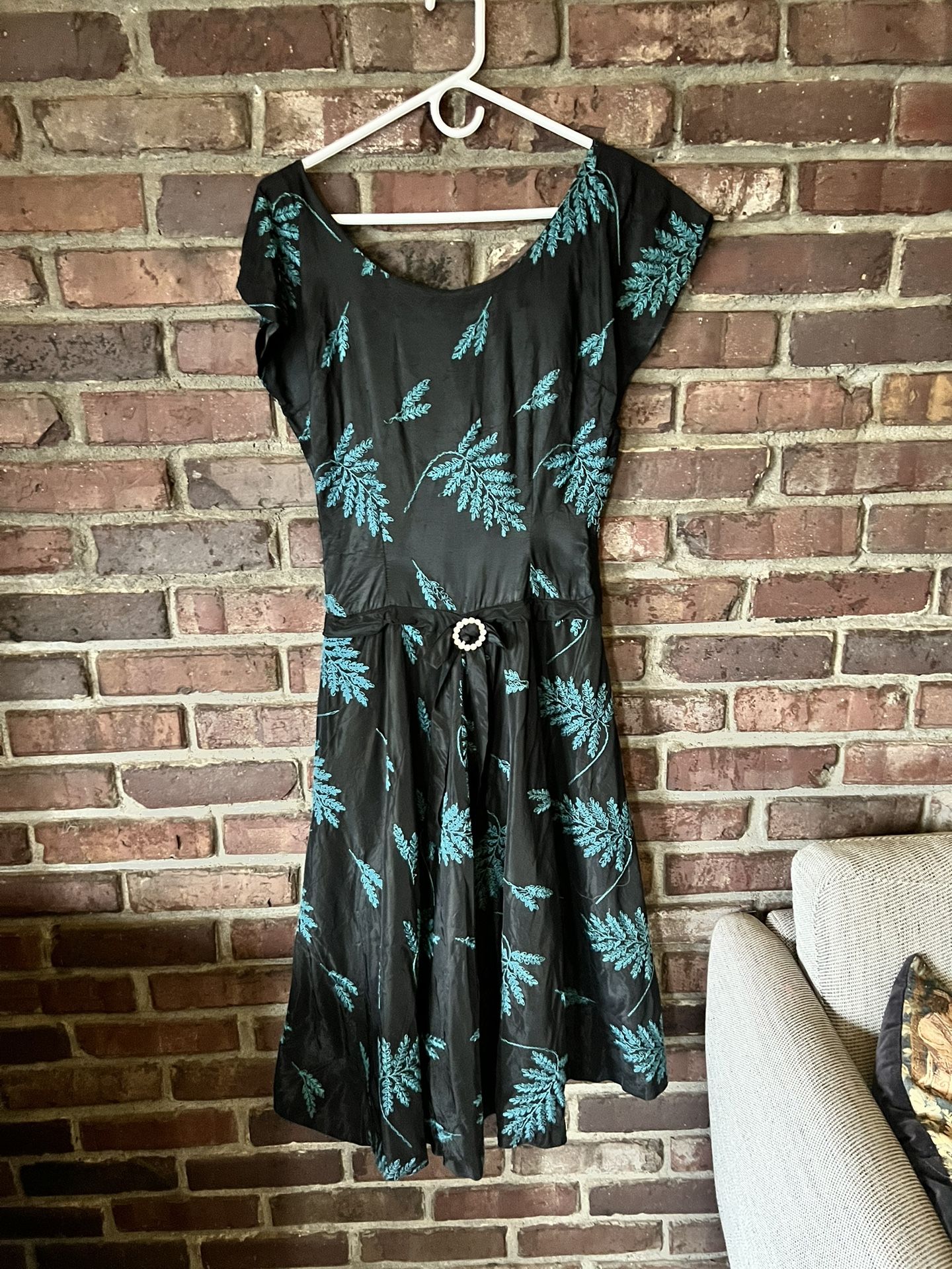 Vintage Van San of NY 1950s Black and Green Satin Fern Embroidered Dress  Rhinestone Belt - greenwatershopping.com