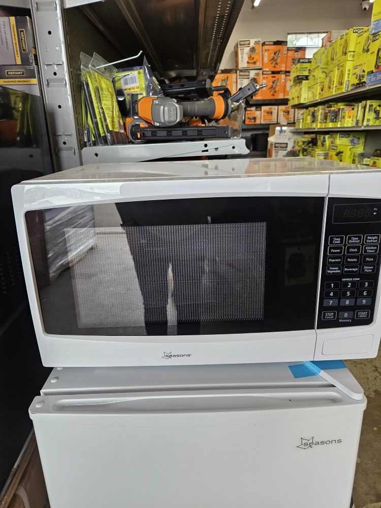 Seasons® 1.1 Cu. Ft. 1000-Watt Countertop Microwave Oven, White