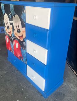Mickie mouse closet