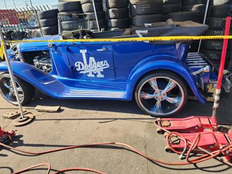 1930 FORD DODGER CAR