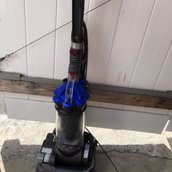 Like New Dyson Dc33 Vacuum With Rolling Professional Brush Tested Works Perfectly when you come ill fully test it for you 