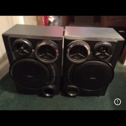 Lot of 4 speakers, 2 rca bass reflex’s and 2 koss speakers