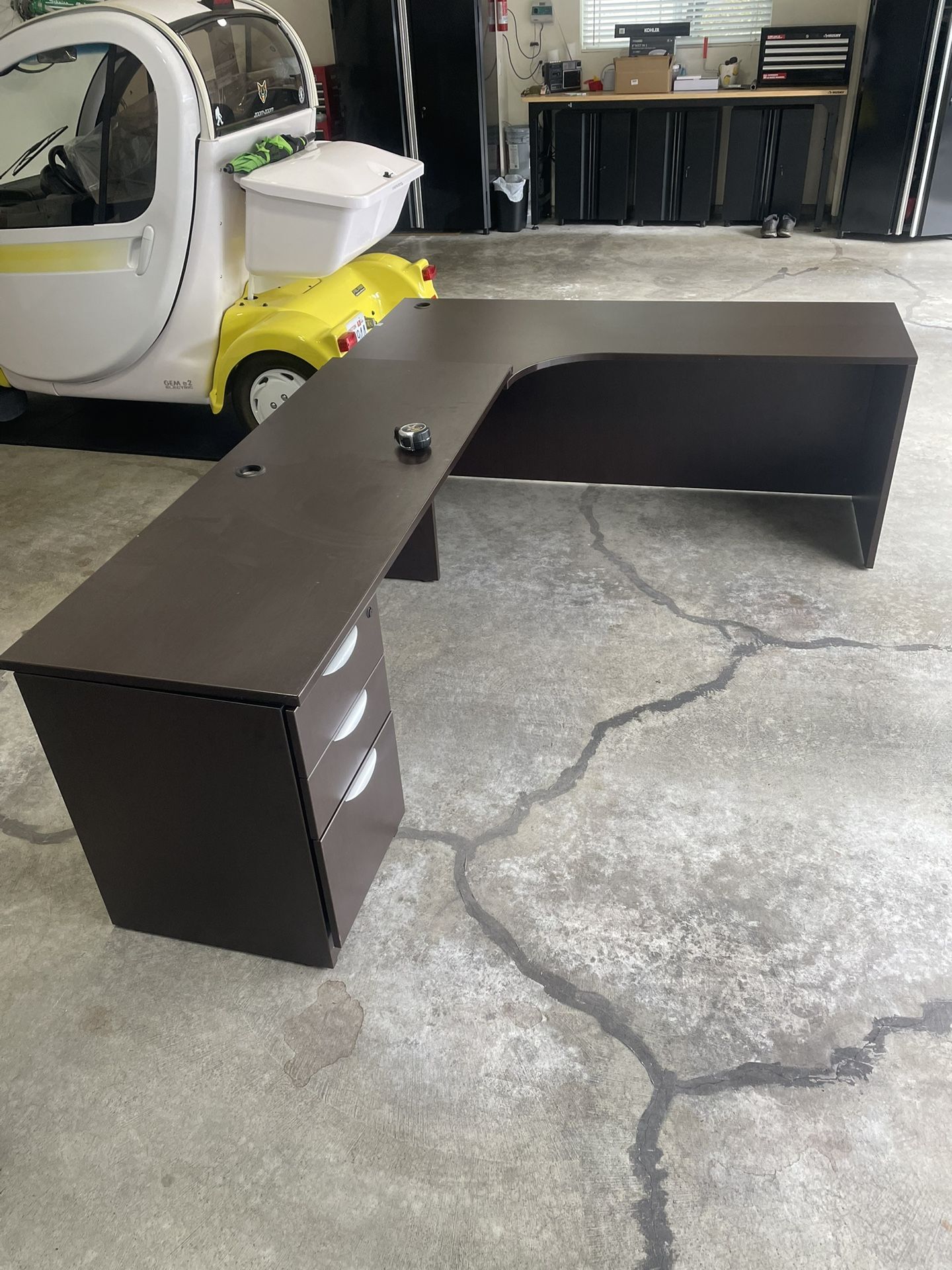 Large L shaped office desk