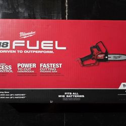 Milwaukee M18 Fuel Hatchet Pruning Saw 8"
