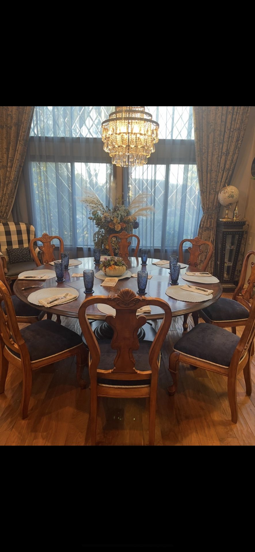 Round Expandable Dining Room Table Set