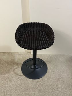 Portofino Airlift Barstool, 2-pack or 4-pack. Like new. Great for outdoor.