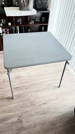Folding table