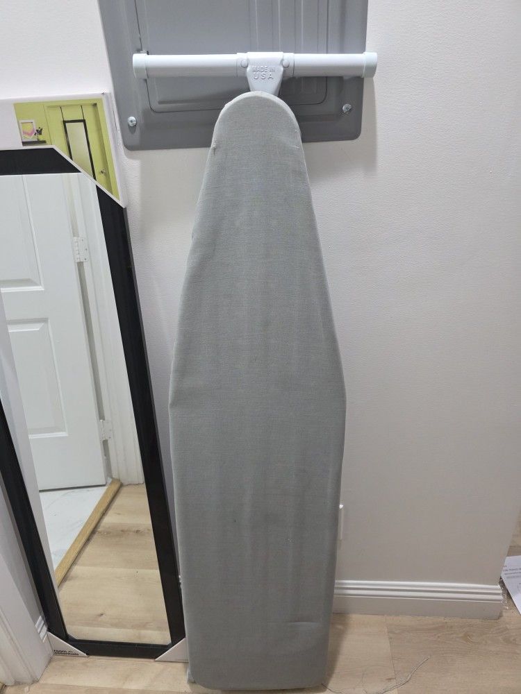 Free Ironing Board [PENDING]