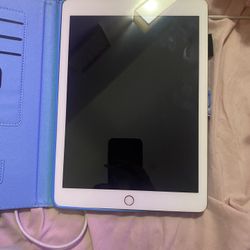 IPAD 5th Generation (barely Used)