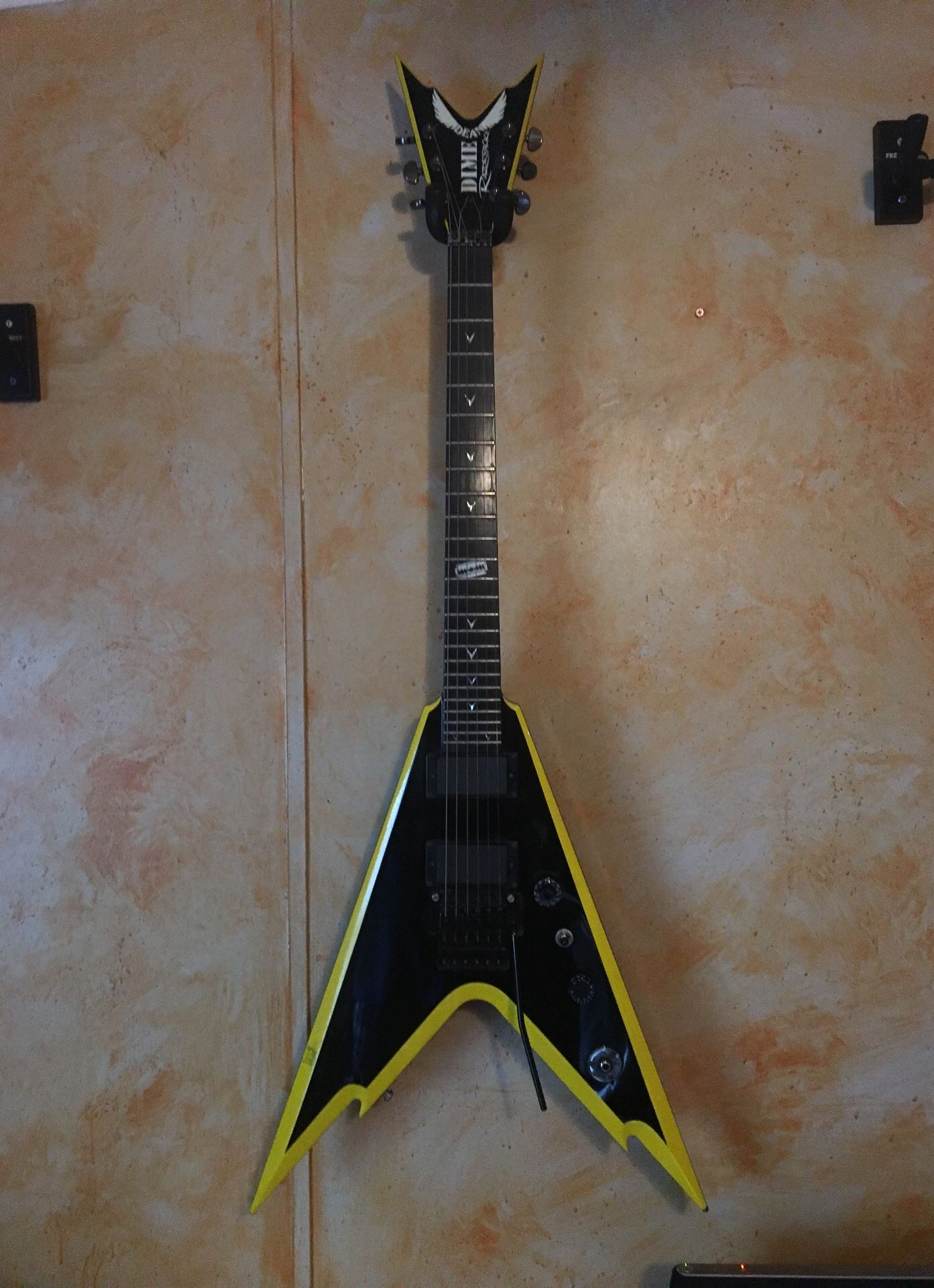 Dean Dime Razorback V for Sale in Winter Garden, FL - OfferUp