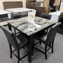 Dining Table Set. 🚚WE DELIVER🚚