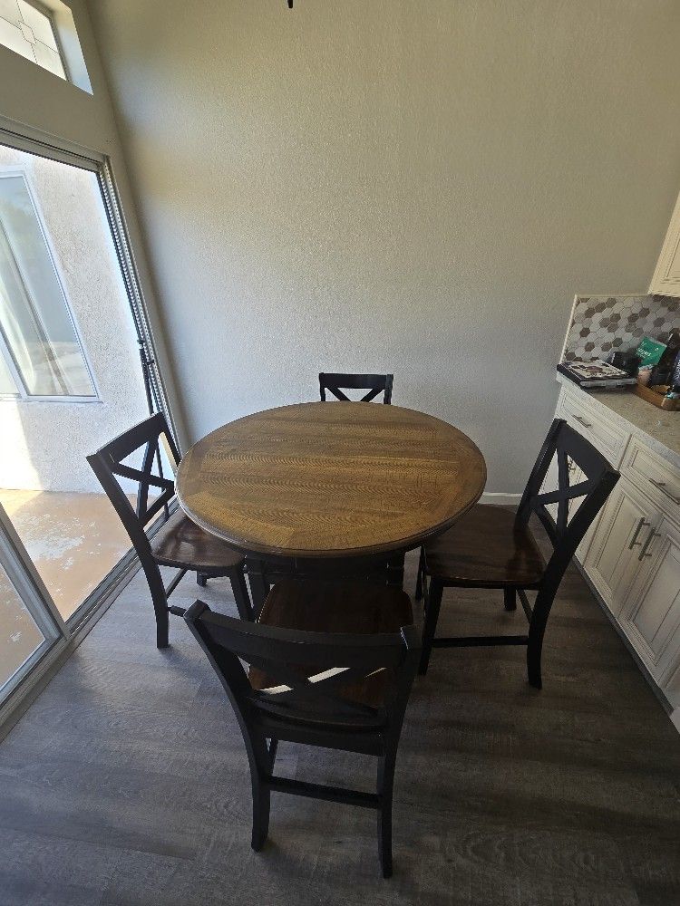 Dinning Table With 4 Chairs