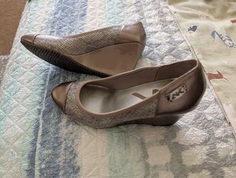 Women’s pumps