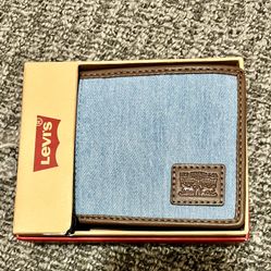 NWT Levy’s Wallet