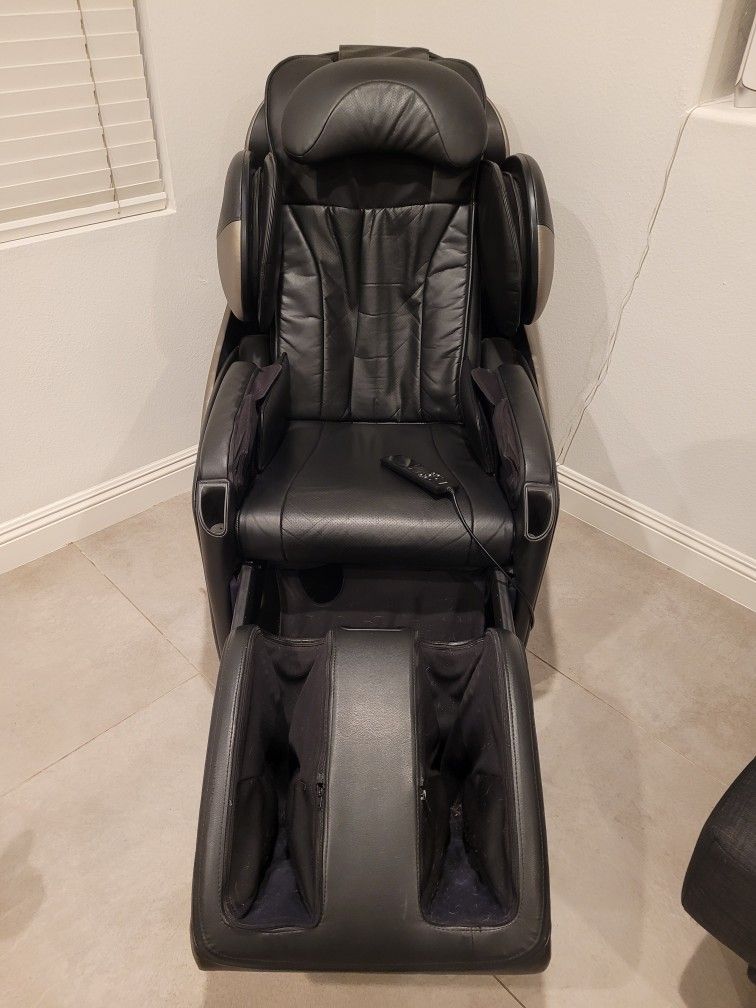OSIM UDIVINE S FULL BODY MASSAGE CHAIR