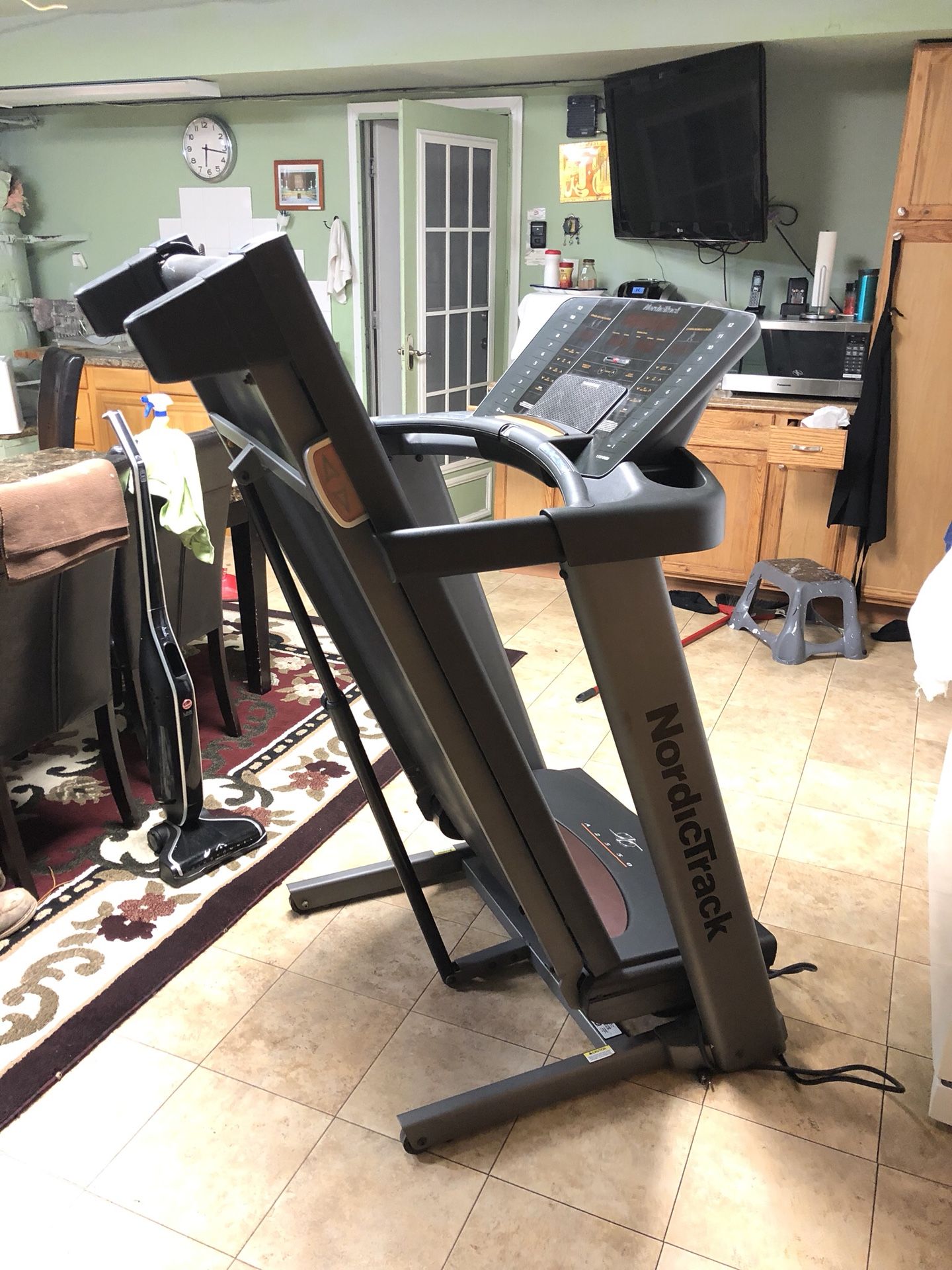 NORDICTRACK A2250 Treadmill for Sale in Vacaville, CA - OfferUp