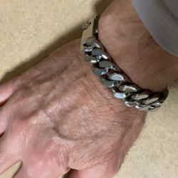 Brand new 14 mm stainless steel Cuban link men’s bracelet 7.5 inches long. $40 OBO