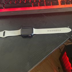 APPLE WATCH SERIES 6 WITH BANDS