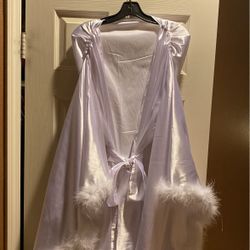 Old Hollywood White Satin With Feather Robe