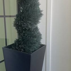 Artificial Spiral Topiary Plant in Planter
