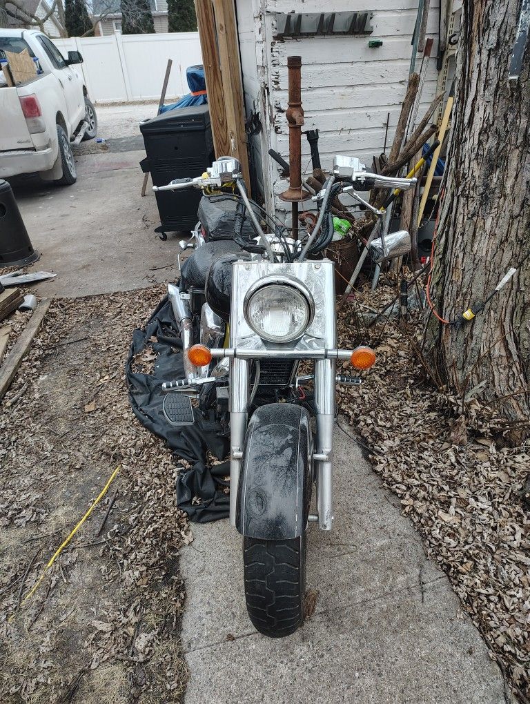 1999 Suzuki Intruder