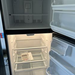 Frigidaire Refrigerator — Clean & Cold — Free Local Delivery 🚚