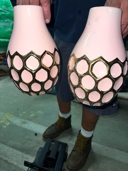 Pink Ceramic Vases with Gold Honeycomb Detail – Set of 2