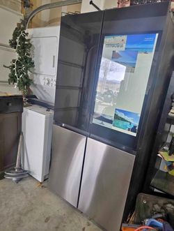 Samsung Bespoke 4-Door Flex Refrigerator with Family Hub+ RF29CB9900QK
