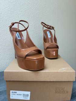 New Steve Madden Tan Patent Platform Heels, size 7