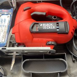 Black & Decker JS500 Automatic Variable Speed Jigsaw W/Case.