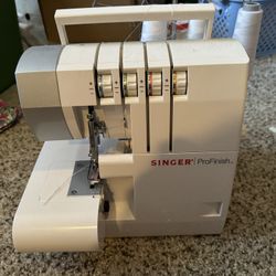 Singer Pro Finish. Serger machine. 