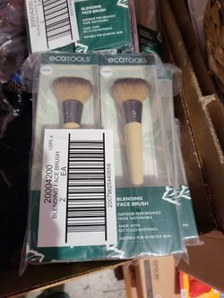 EcoTools Blending Face Makeup Brush, For Liquid & Cream Foundation, Bronzer, & Blush, Multipurpose Makeup Brush, Dense, Synthetic Bristles, Eco Friend