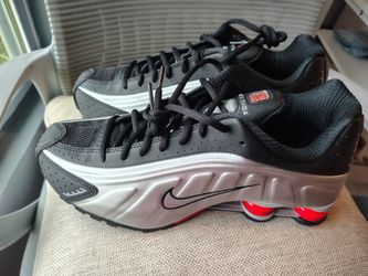 Nike SHOX R4 Black/Silver Men's size 10